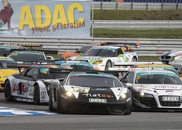 Auf der Rennstrecke wird um jeden Millimeter gekämpft: Die ADAC GT Masters ist eine spannende Rennserie mit GT3-Sportwagen vom Schlage eines Audi R8, Lamborghini Gallardo und Porsche 911. Foto: ADAC/Auto-Reporter.NET 